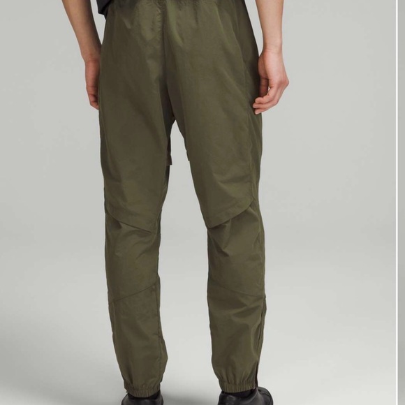 Lululemon Evergreen Jogger in Medium Olive - Picture 3 of 5